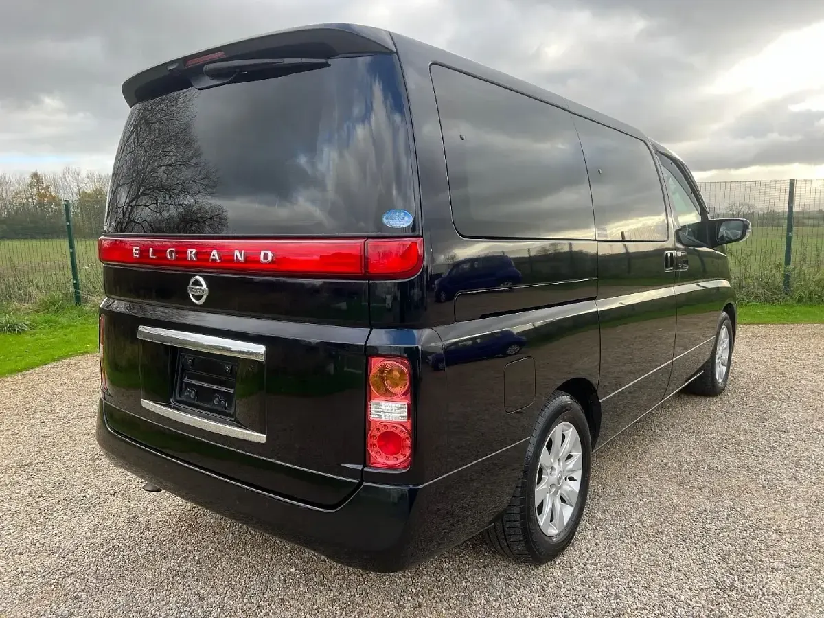 Used Nissan Elgrand 2006 Black MPV