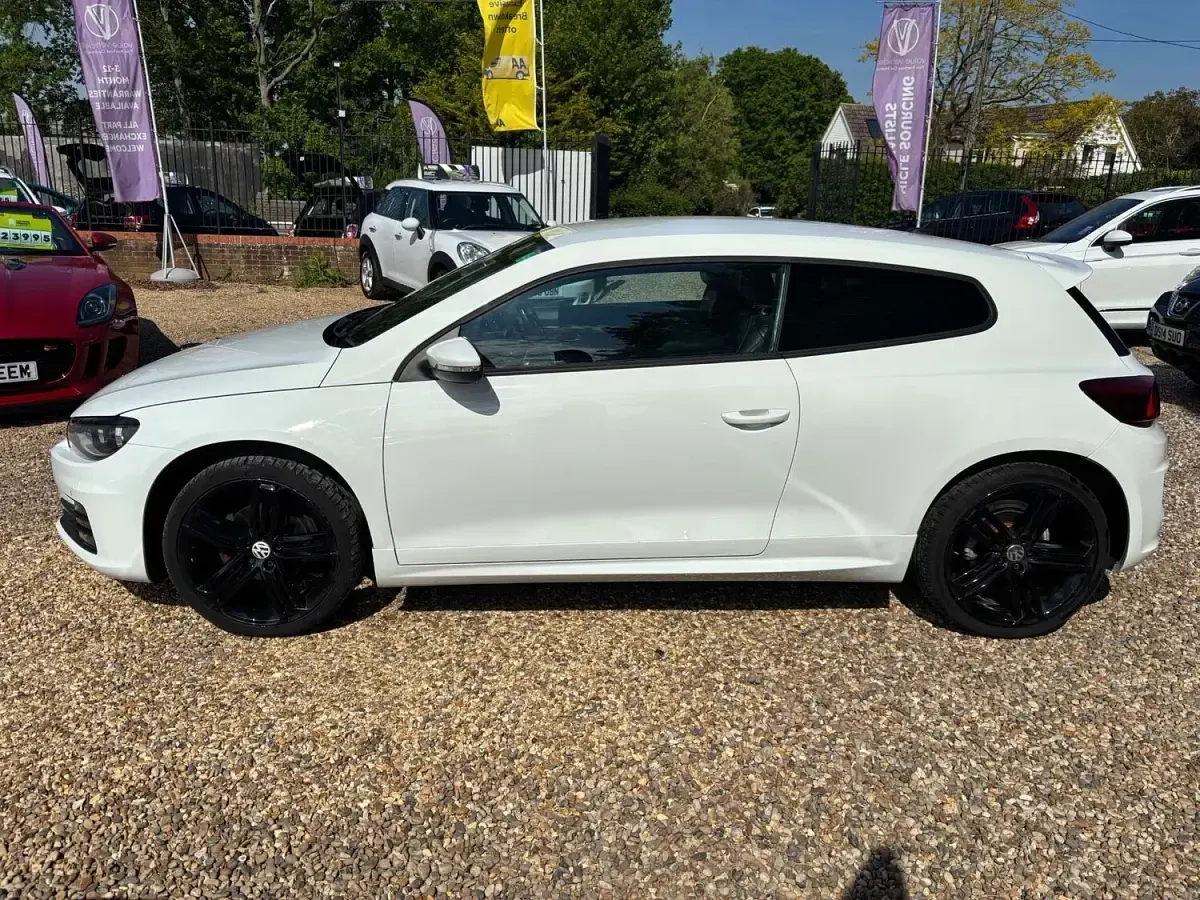 Used VW Scirocco R-line BlueMotion 150 HP (110 kW) 2015 White Coupe