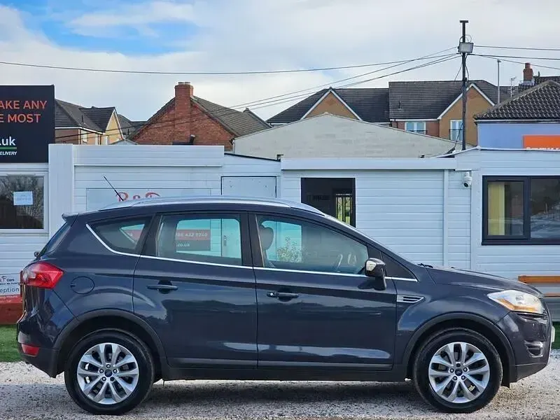 Usado Ford Kuga Titanium 140 HP (102 kW) 2011 Azul SUV