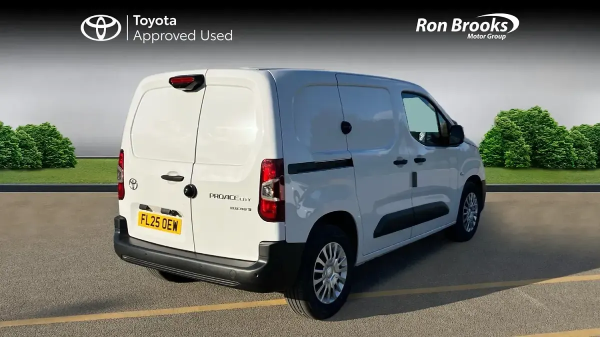 New Toyota Proace 50 kW (68 HP) 2025 White MPV