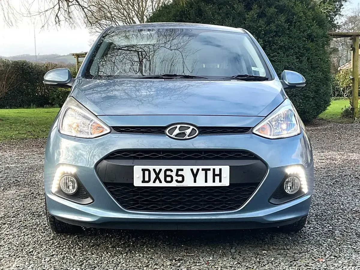 Käytetty Hyundai i10 Premium 87 HP (63 kW) 2015 Sininen Viistoperä
