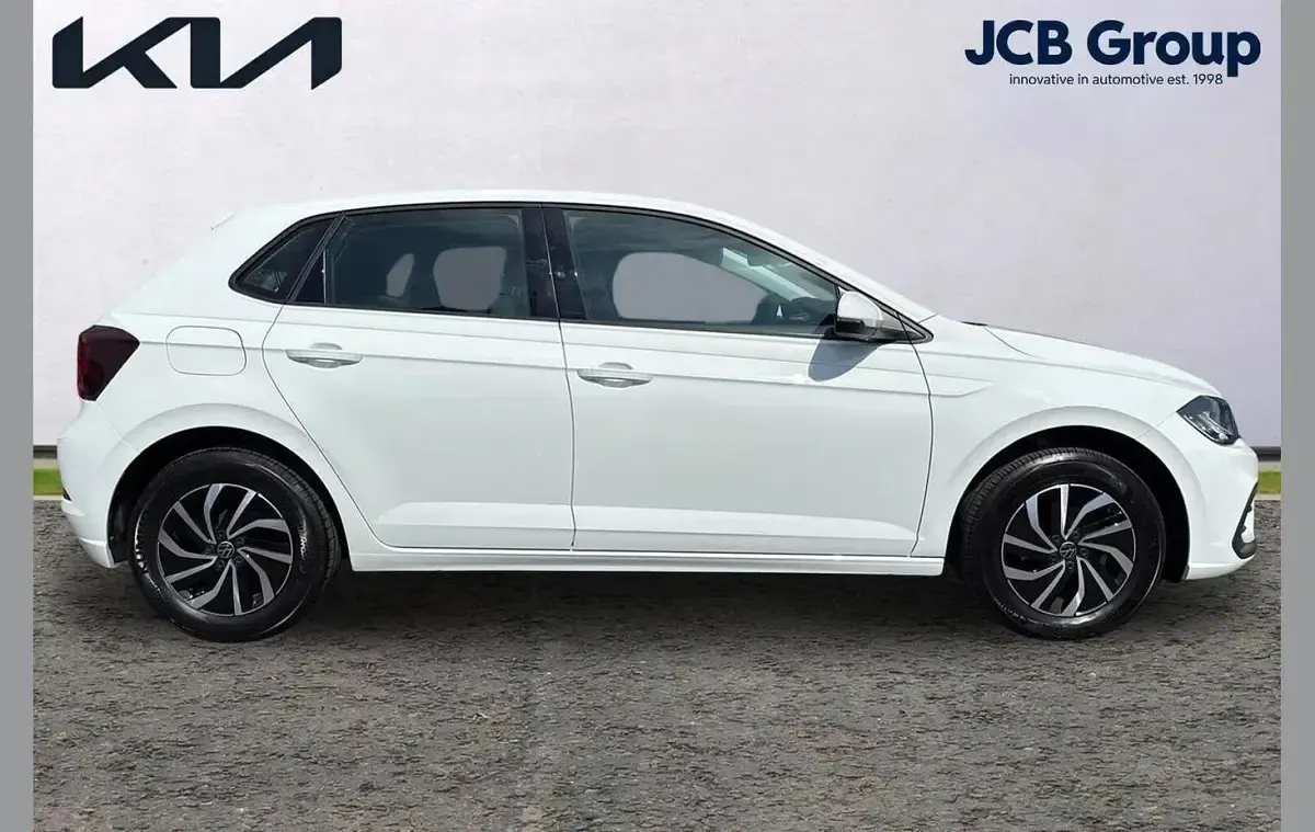 Used VW Polo Life 79 HP (58 kW) 2024 White Hatchback