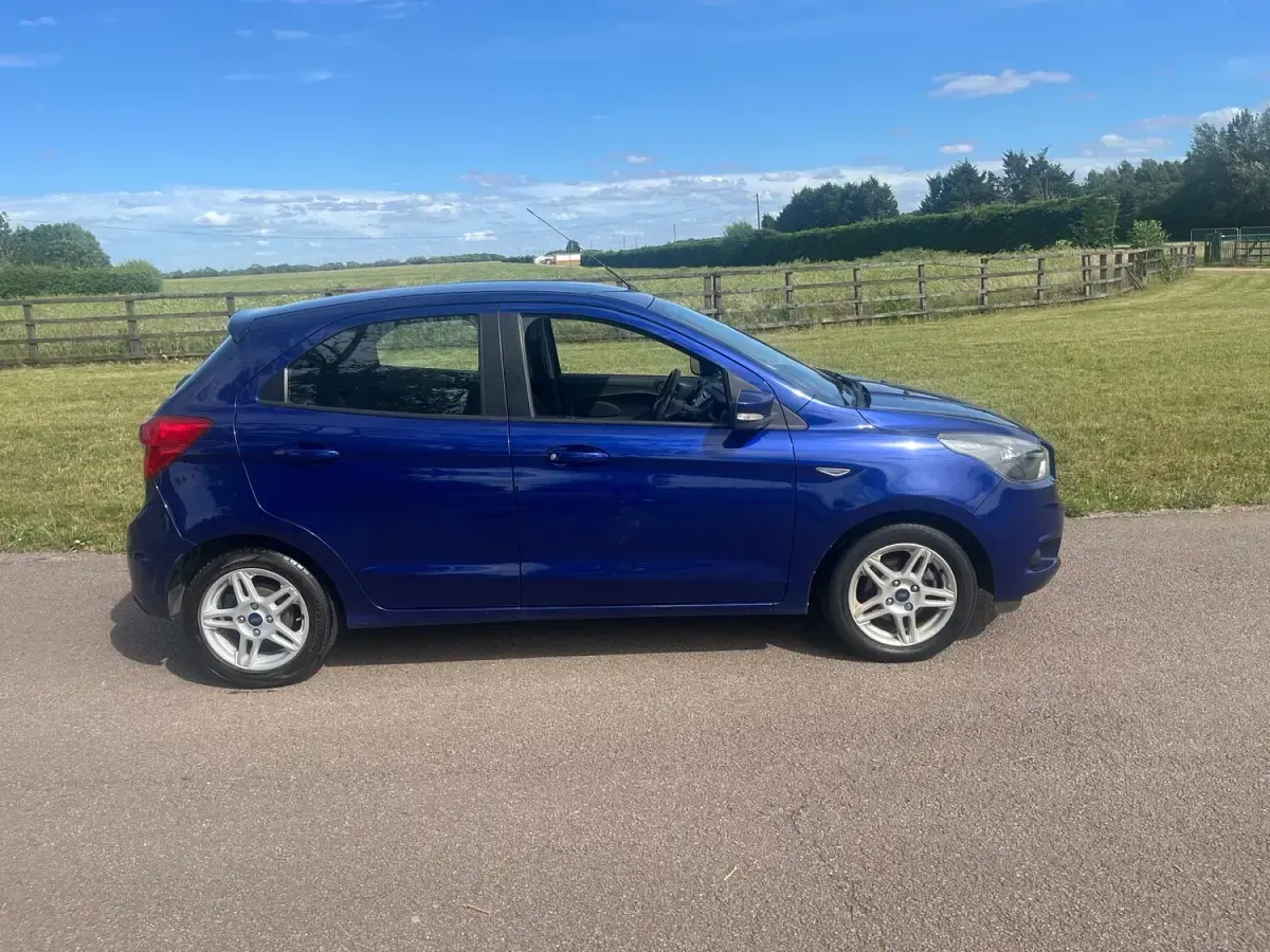 Used Ford Ka Plus Zetec 70 HP (51 kW) 2017 Blue Hatchback