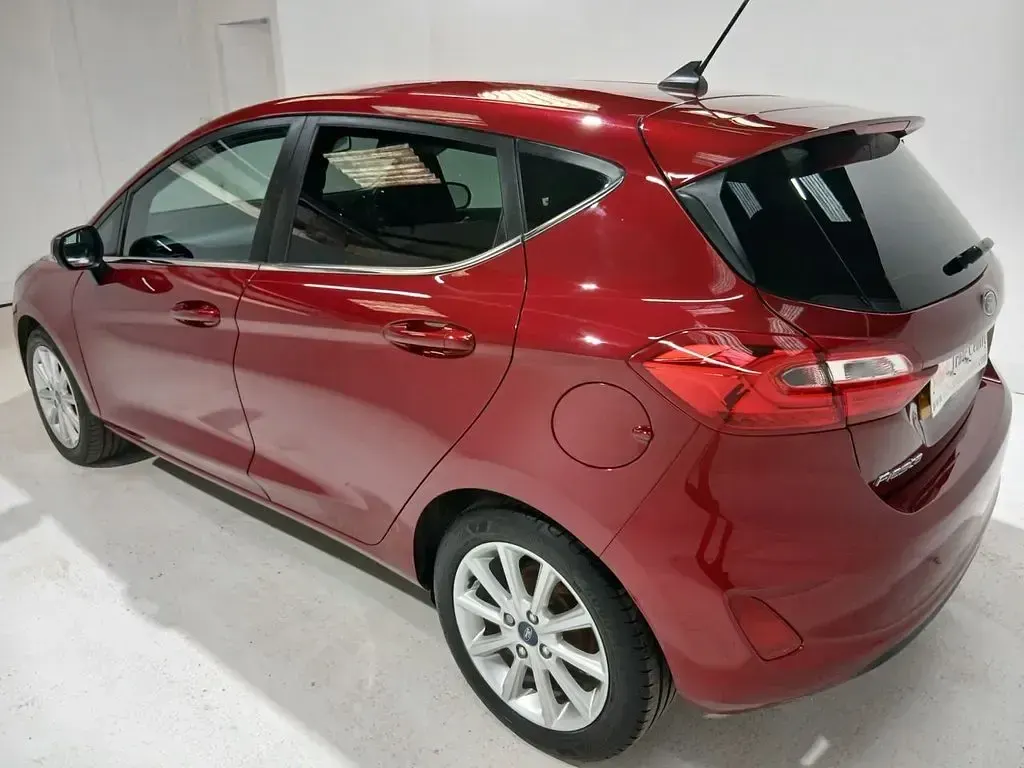 Used Ford Fiesta Titanium 100 HP (73 kW) 2018 Red Hatchback