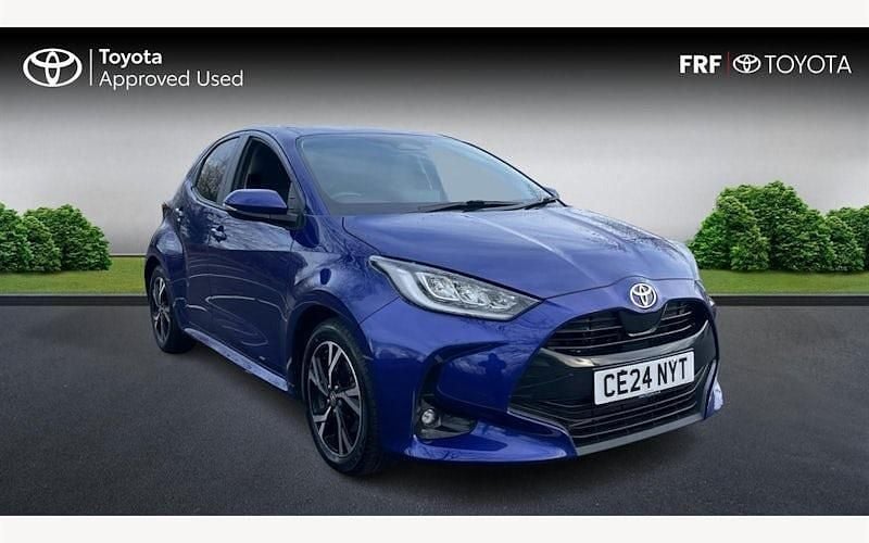 Used 2025 Toyota Yaris Hybrid Design Hatchback | £18,991 (Good price) - Image 1/4