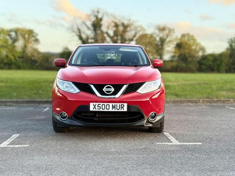 Used Nissan Qashqai Acenta 115 HP (84 kW) 2015 Red SUV