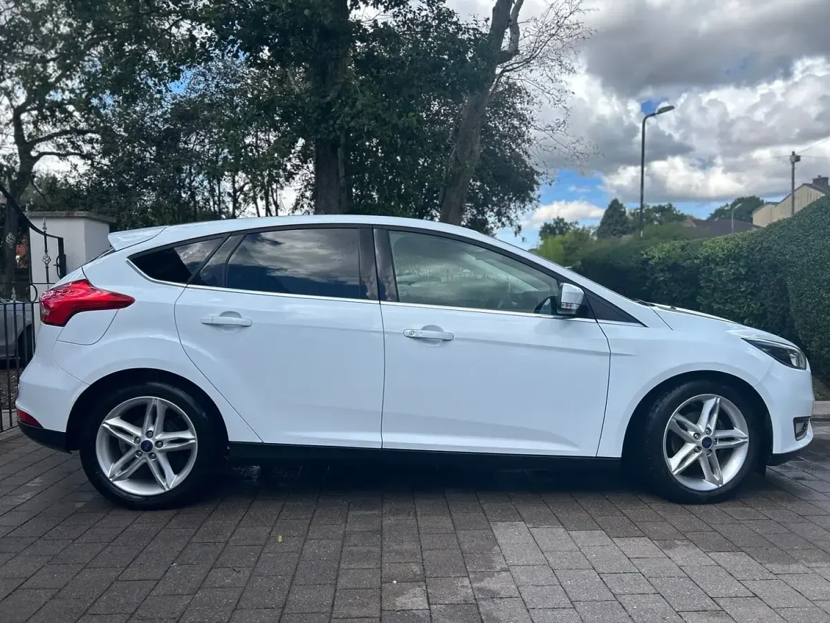 Used Ford Focus Titanium 2017 White Hatchback