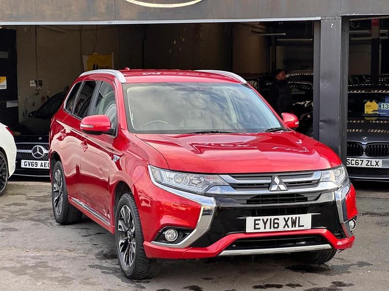 Used Mitsubishi Outlander P-HEV 2016 Red Estate
