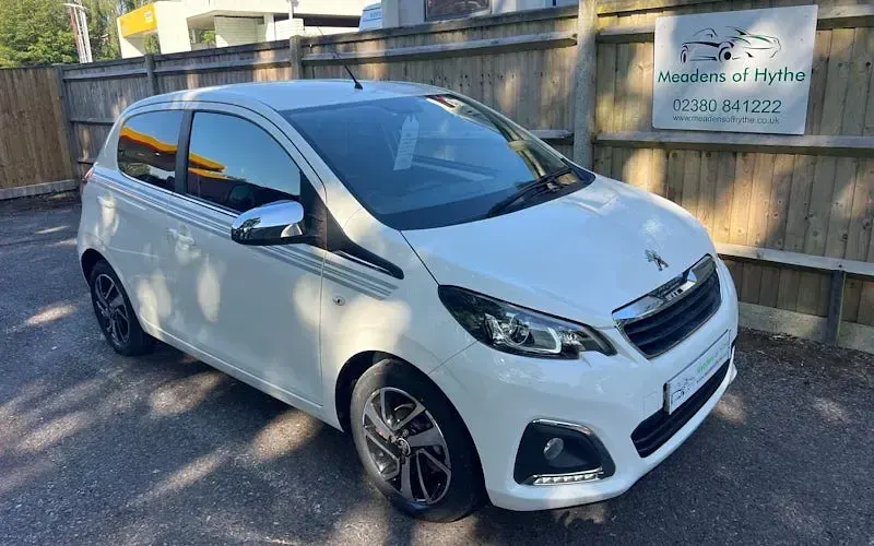Used Peugeot 108 Collection 72 HP (52 kW) 2019 White Hatchback