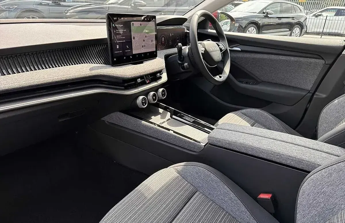 New Skoda Superb SE Technology 150 HP (110 kW) 2026 Red Estate