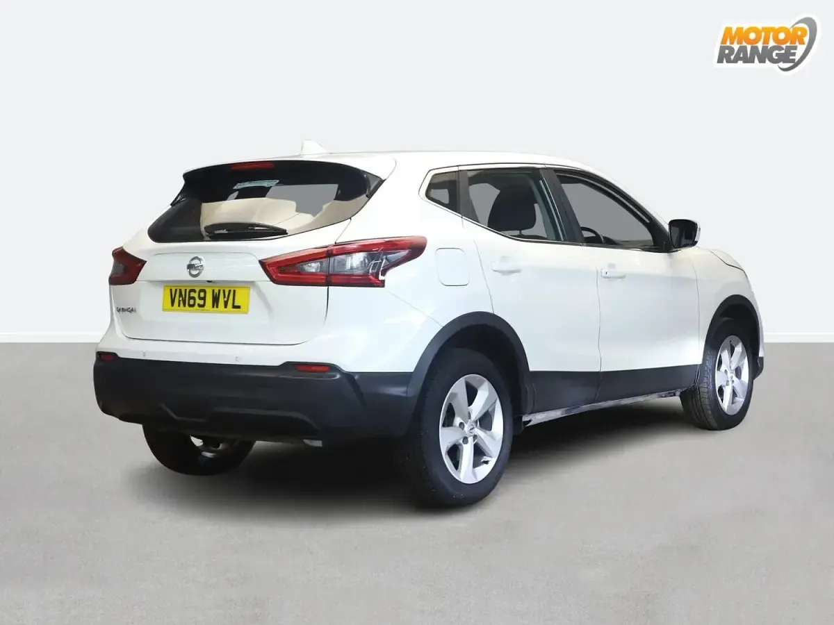 Used Nissan Qashqai Acenta Premium 2019 White SUV