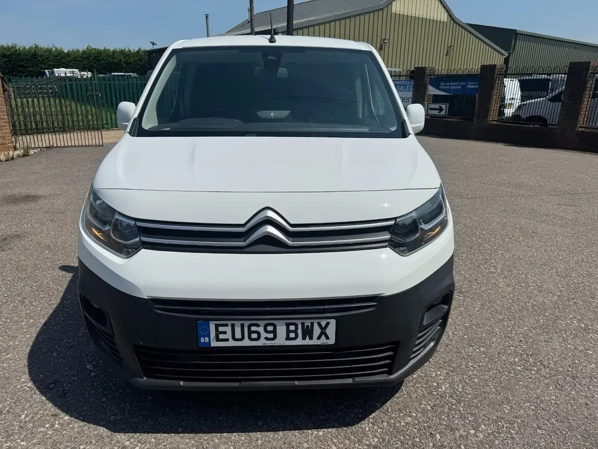 Used Citroën Berlingo 130 HP (95 kW) 2019 White MPV
