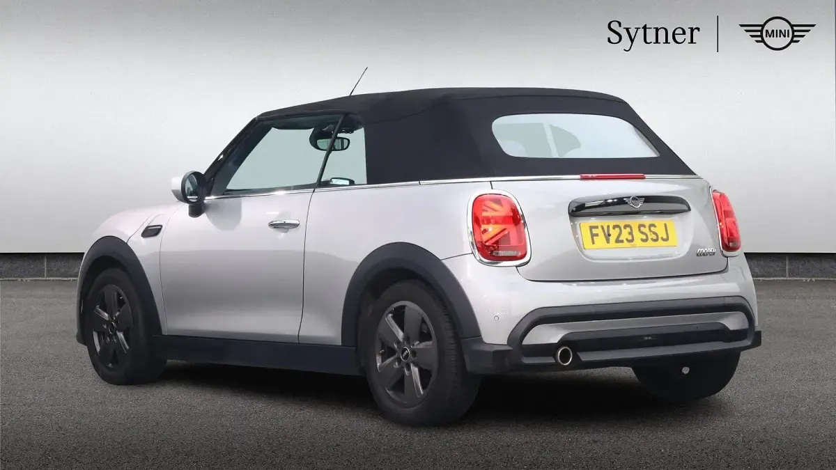 Used Mini Cooper Classic 134 HP (98 kW) 2023 Silver Hatchback