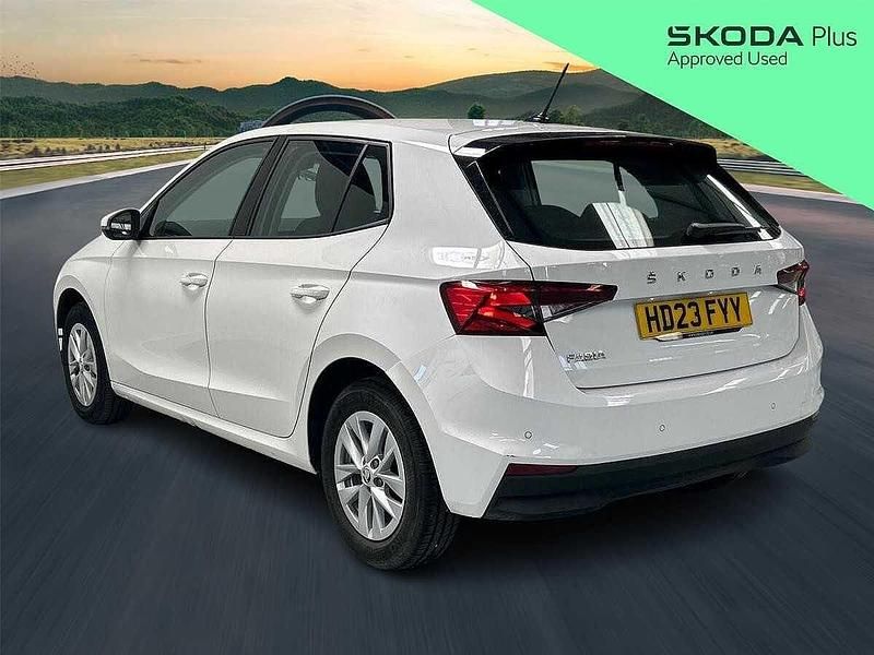 Used Skoda Fabia Comfort 59 HP (43 kW) 2023 Candy white Hatchback