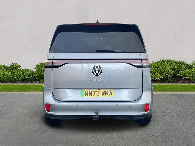 Usado VW ID. Buzz Pro 150 kW (204 HP) 2023 Prateado Monovolume