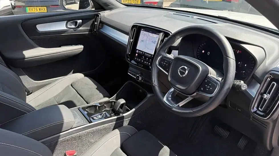 Used Volvo XC40 Plus 194 HP (142 kW) 2025 White SUV