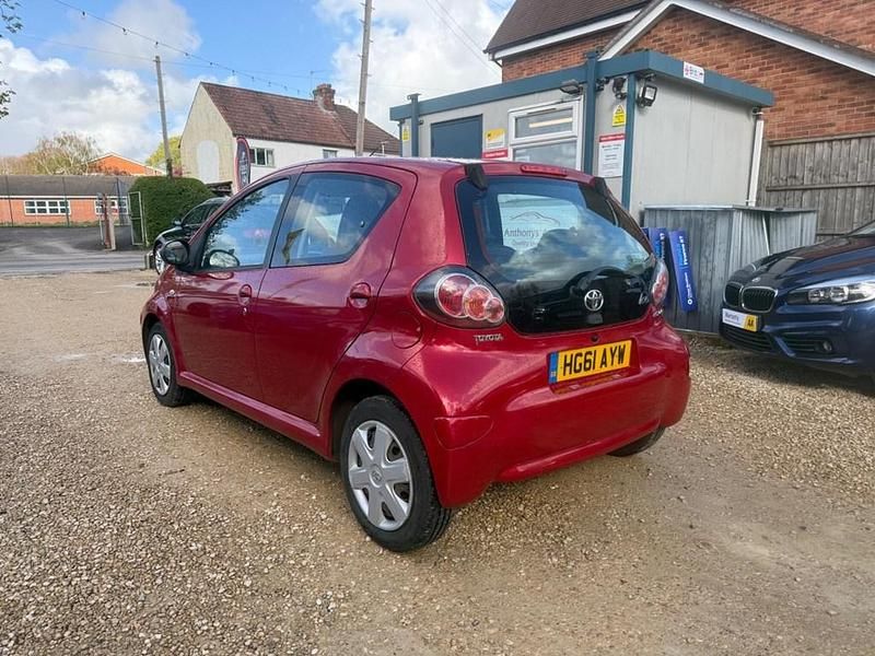 Used Toyota Aygo 68 HP (50 kW) 2011 Red Hatchback