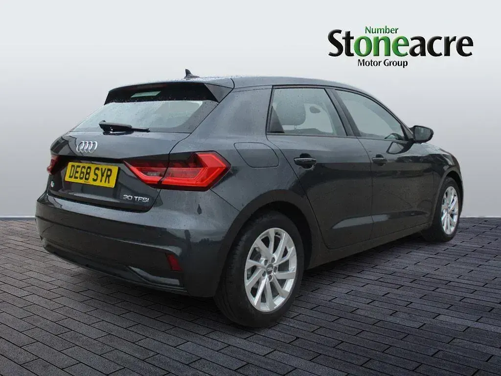 Usado Audi A1 Sportback Sport 116 HP (85 kW) 2018 Cinzento Citadino