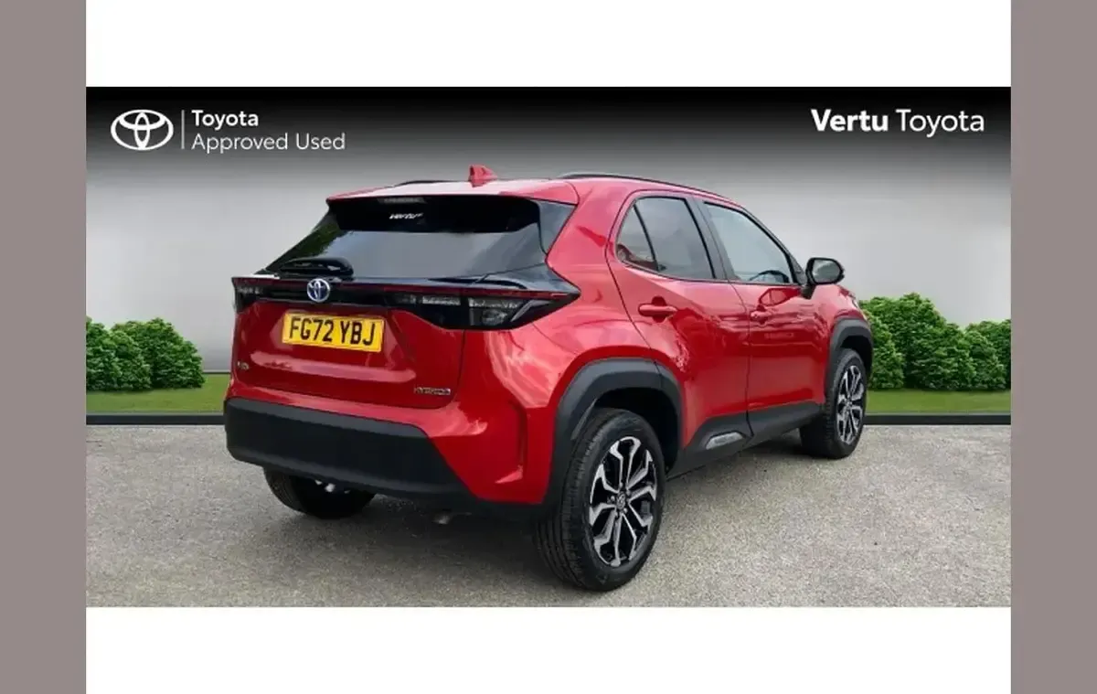 Used Toyota Yaris Cross Design 113 HP (83 kW) 2023 Red SUV