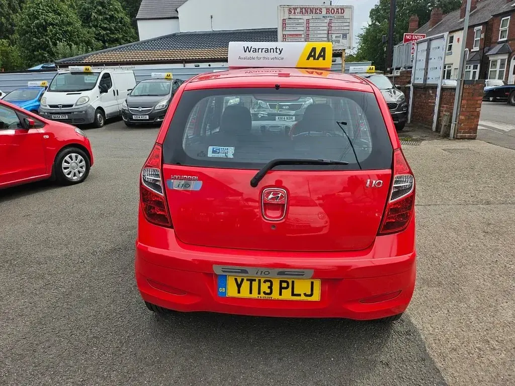 Used Hyundai i10 Classic 85 HP (62 kW) 2013 Red Hatchback