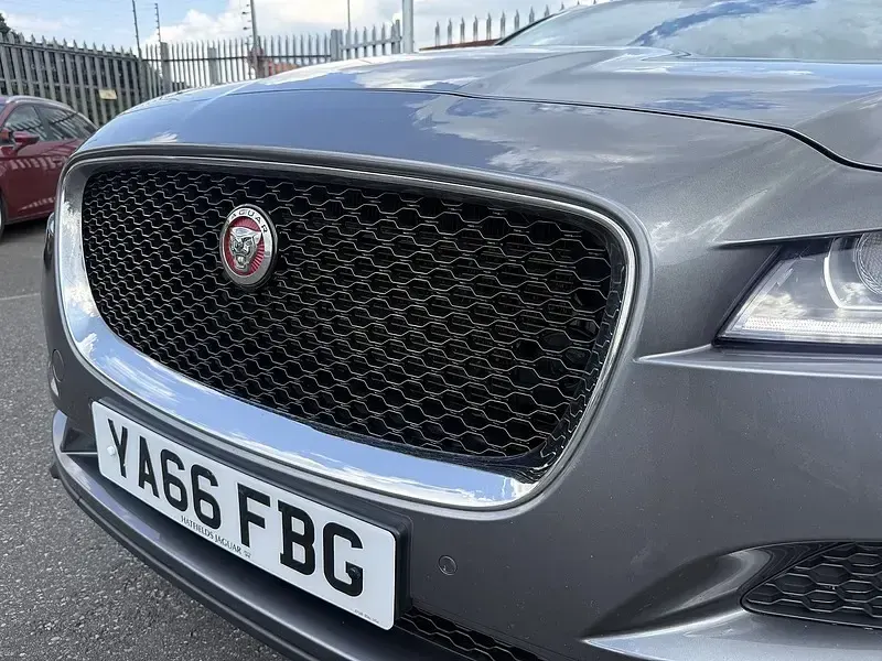 Used Jaguar F-Pace Portfolio 180 HP (132 kW) 2017 Grey SUV
