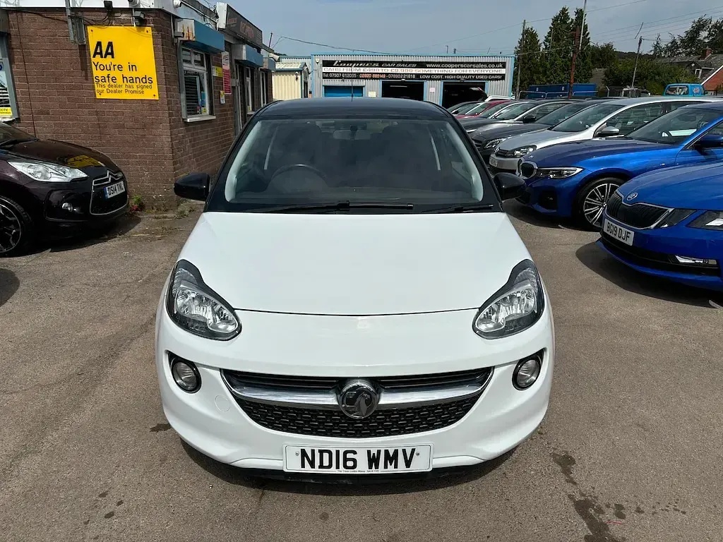 Used Vauxhall Adam Glam 70 HP (51 kW) 2016 White Hatchback
