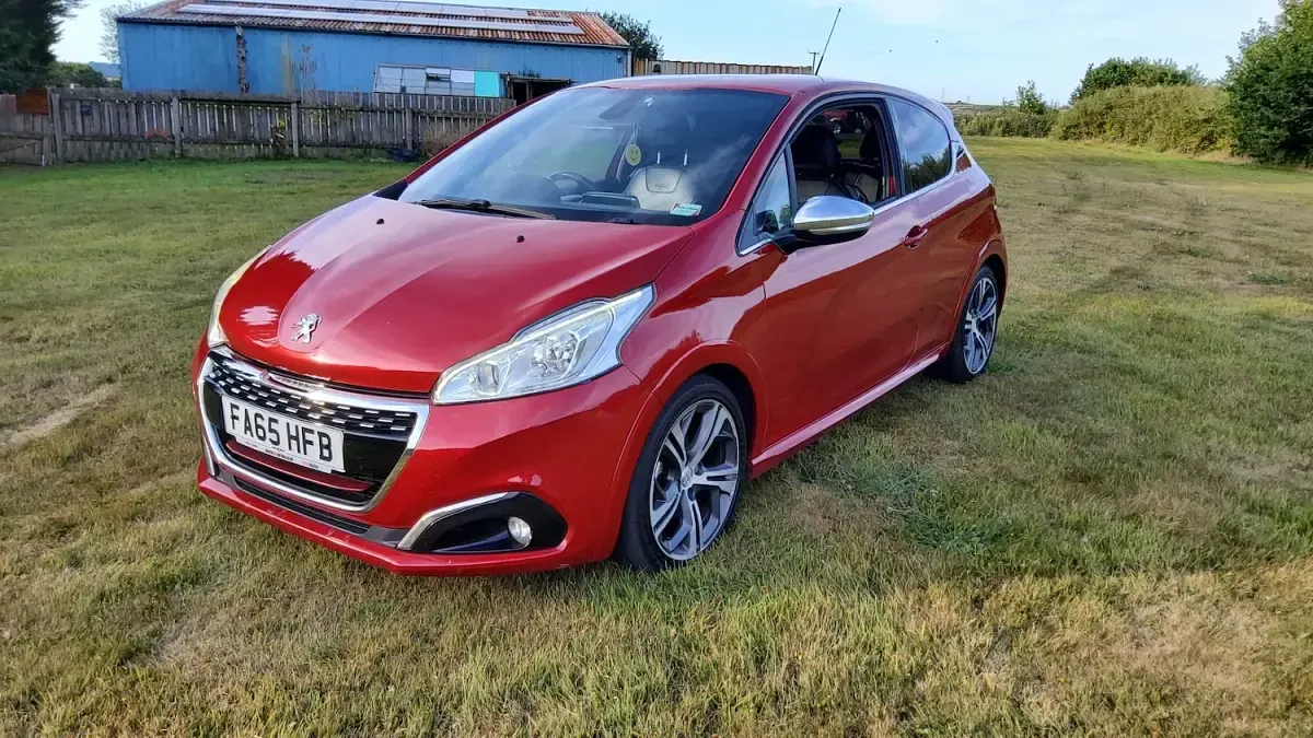 Used Peugeot 208 GTi 208 HP (152 kW) 2016 Red Hatchback