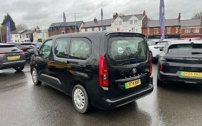 Used Vauxhall Combo Design Edition 100 kW (136 HP) 2026 MPV