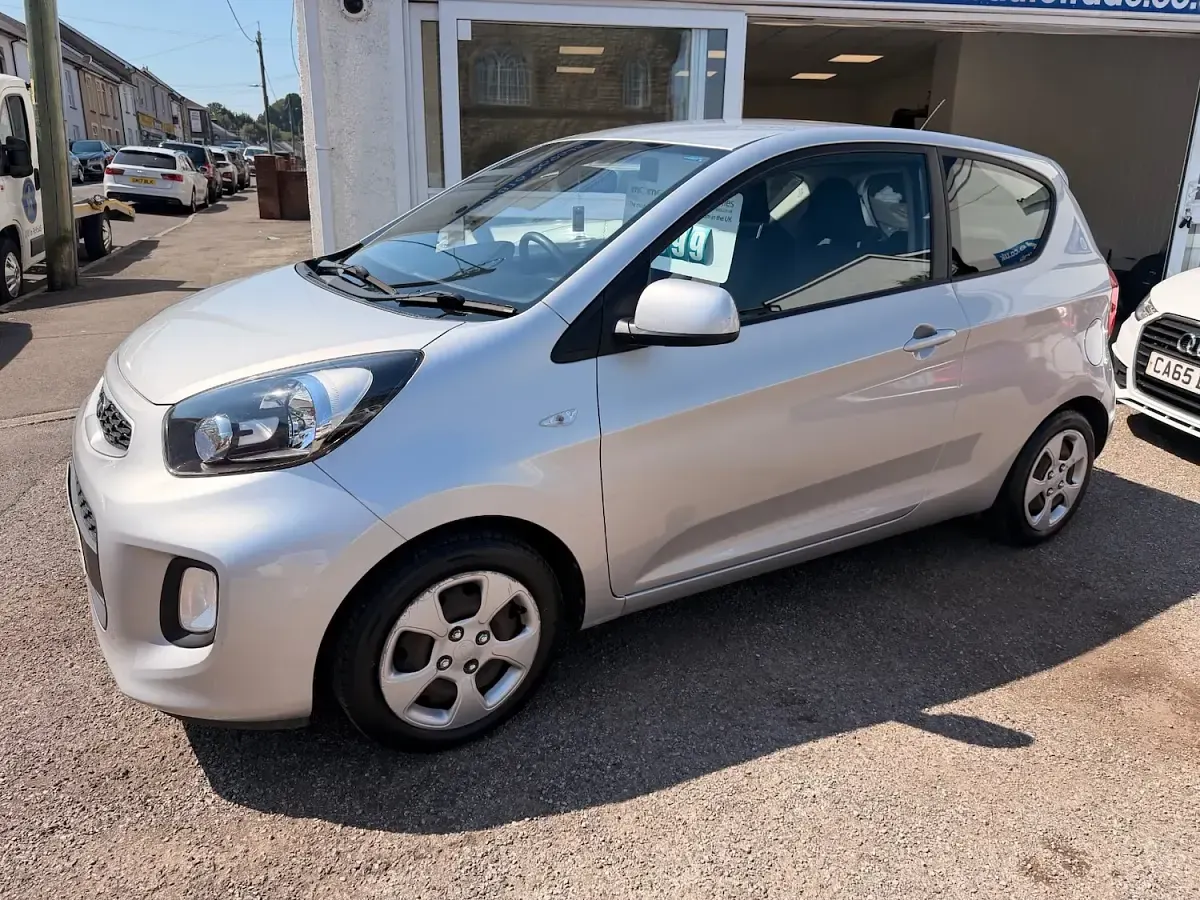 Used Kia Picanto 66 HP (48 kW) 2016 Silver Hatchback