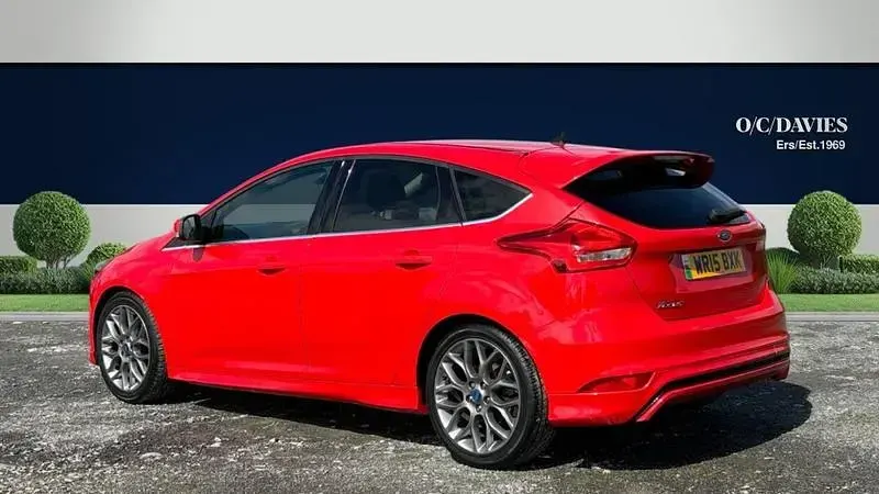 Used Ford Focus Zetec 2015 Red Hatchback