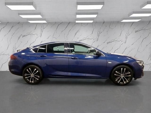 Second-hand Vauxhall Insignia Sport 122 CP (89 kW) 2021 Albastru Hatchback