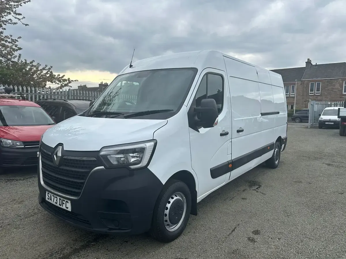 Used Renault Master 135 HP (99 kW) 2023 White MPV