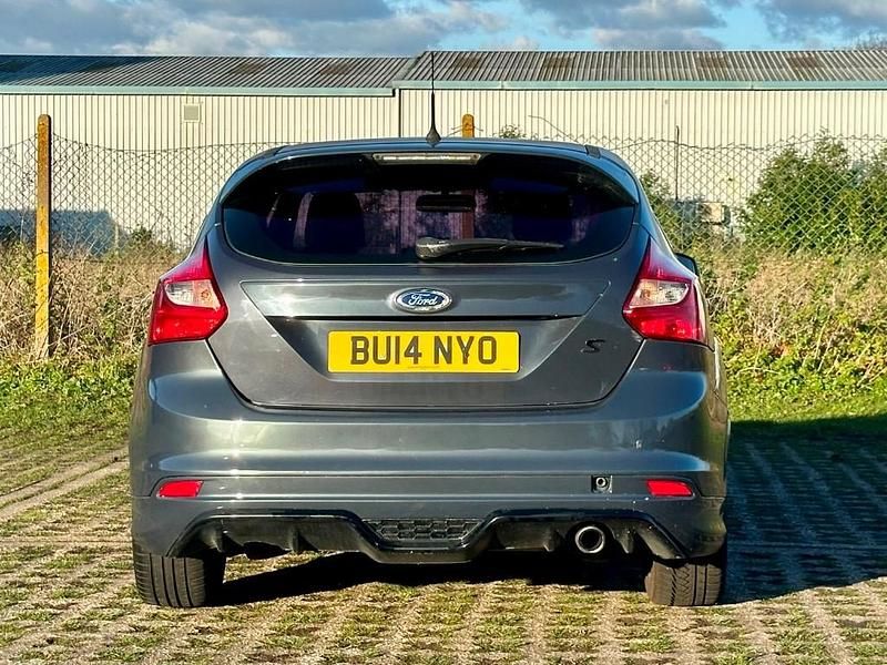 Used Ford Focus Zetec 161 HP (118 kW) 2014 Grey Hatchback
