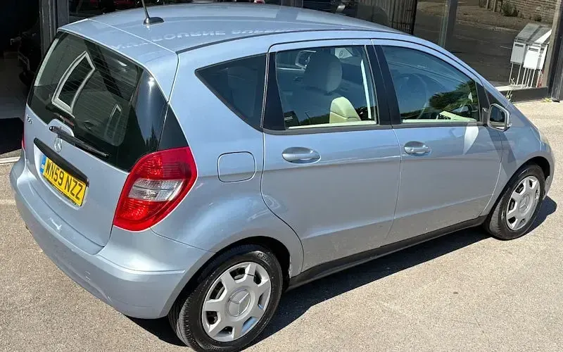 Used Mercedes A160 Classic 95 HP (69 kW) 2009 Blue Hatchback
