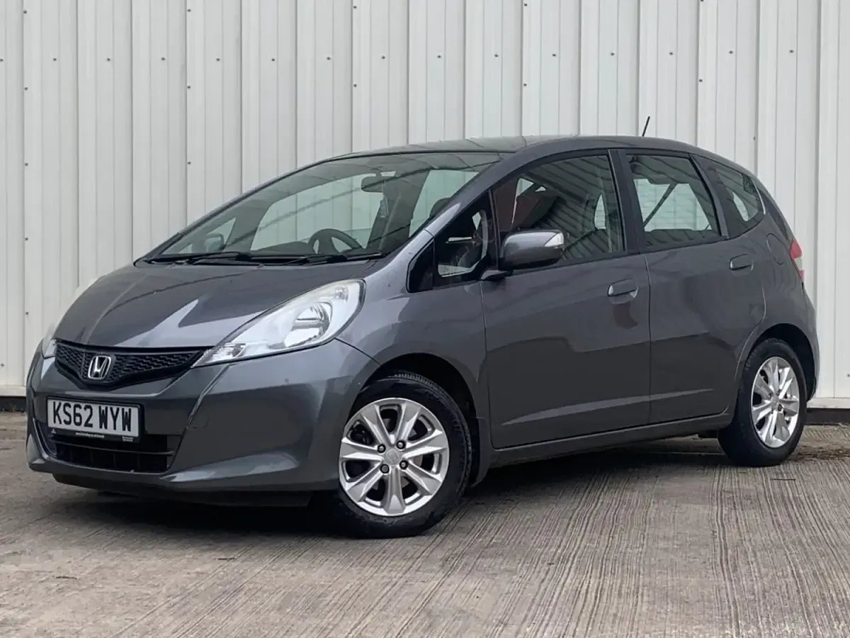 Second-hand Honda Jazz ES 99 CP (72 kW) 2013 Gri Hatchback