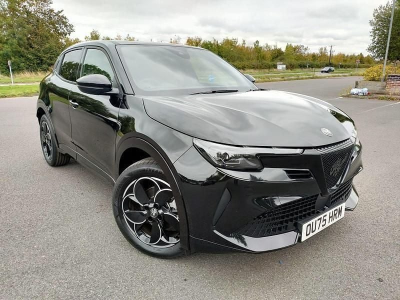 Black New 2025 Alfa Romeo Junior SUV | £26,795 (Fair price) - Image 1/4