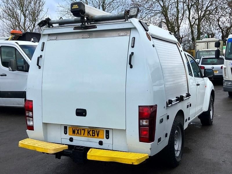 Used Isuzu D-Max 160 HP (117 kW) 2017 White