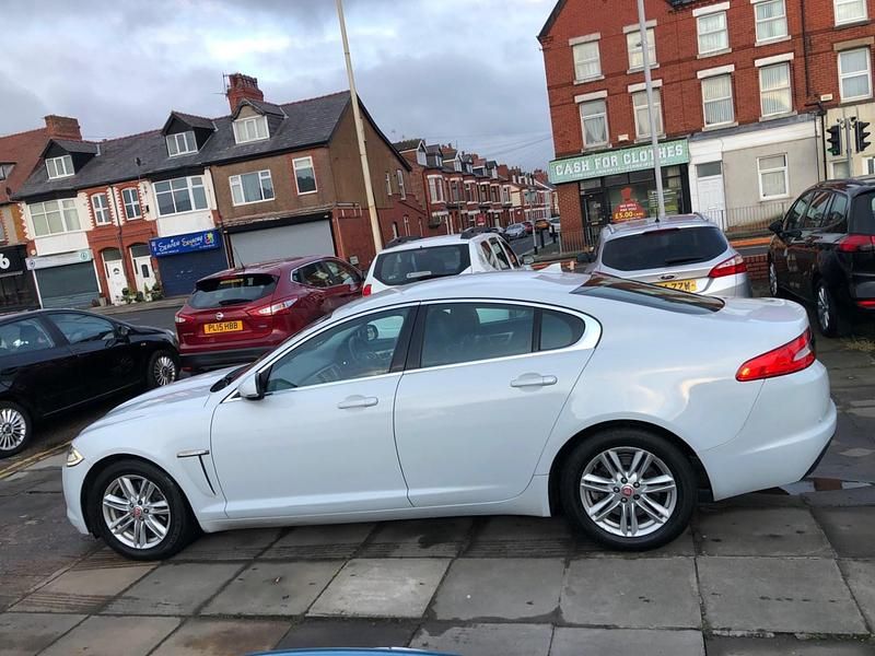 Second-hand Jaguar XF Luxury 2015 Alb Berlinǎ
