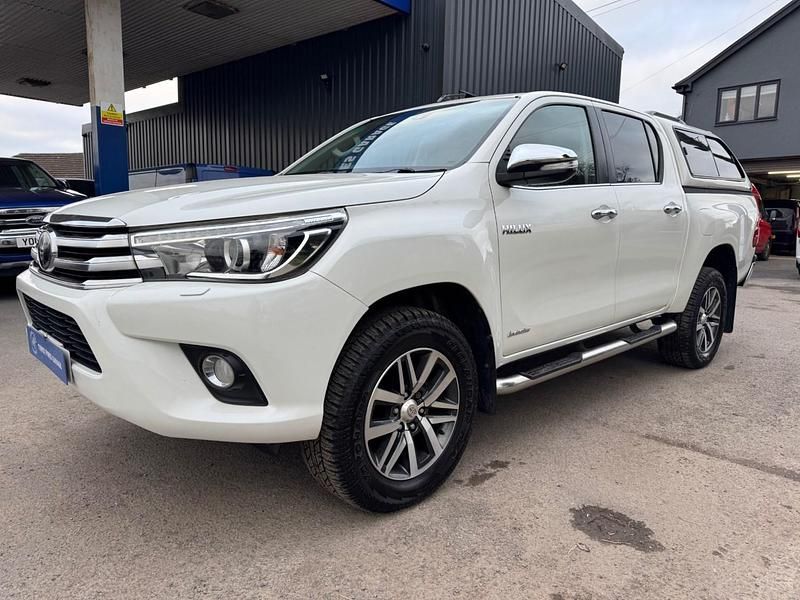 Used Toyota HiLux 150 HP (110 kW) 2016 White Pickup