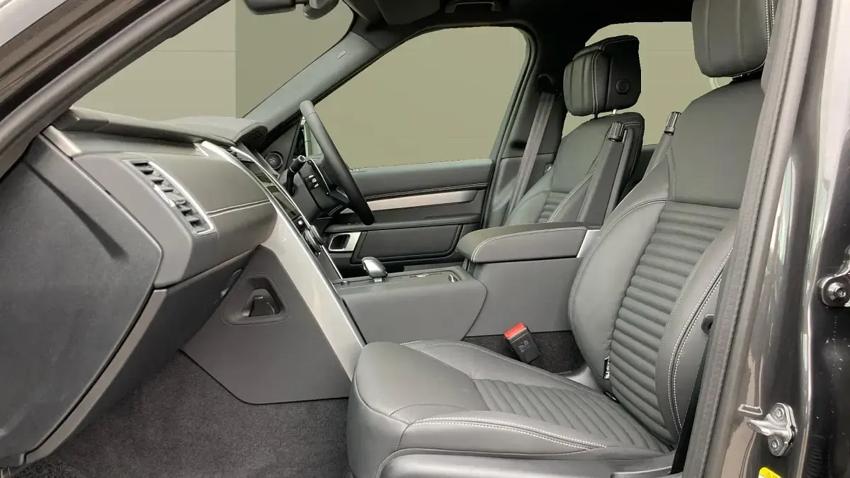 New Land Rover Discovery 5 350 HP (257 kW) 2026 Premium metallic  carpathian grey SUV