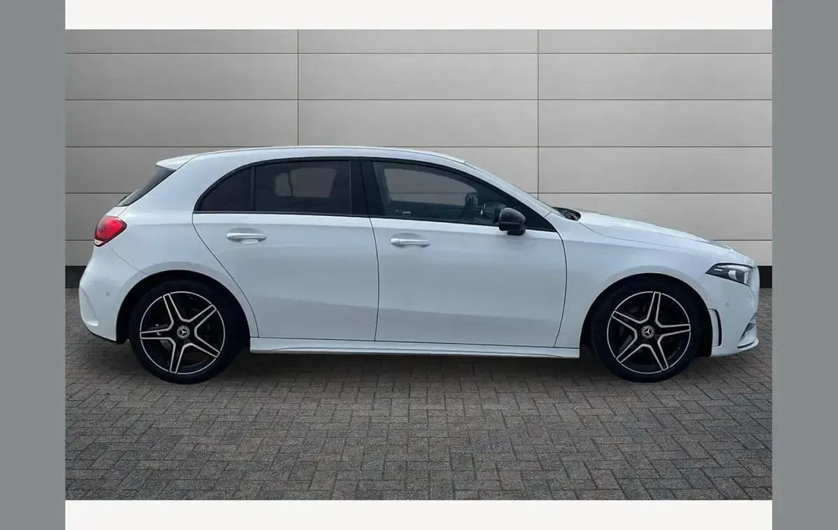 Used Mercedes A180 Executive 116 HP (85 kW) 2023 White Hatchback