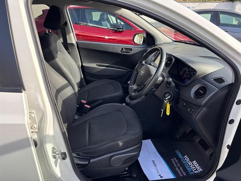 Gebraucht Hyundai i10 67 PS (49 kW) 2020 Weiß Kleinwagen