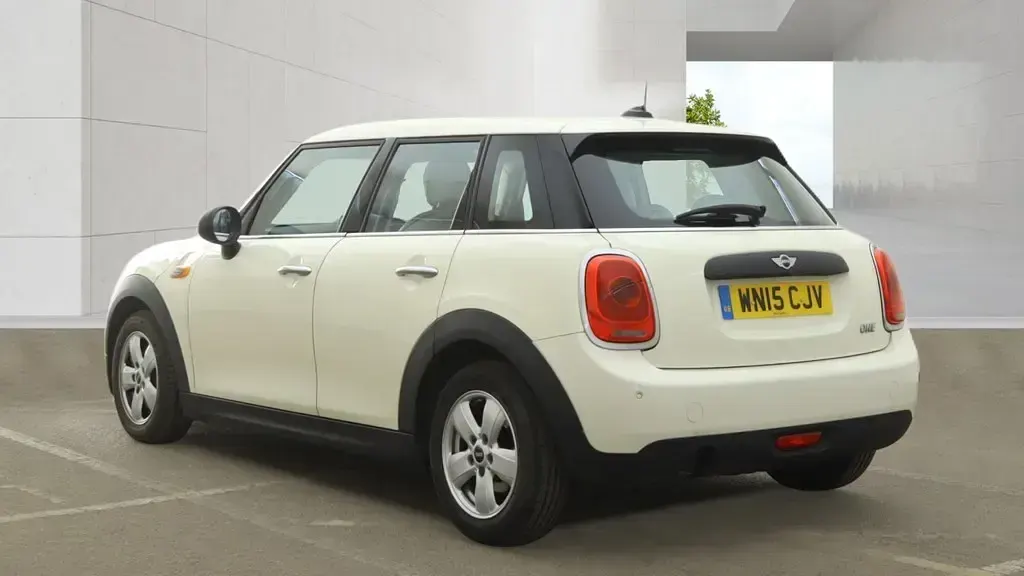 Used Mini ONE Hatch 102 HP (75 kW) 2015 White Hatchback