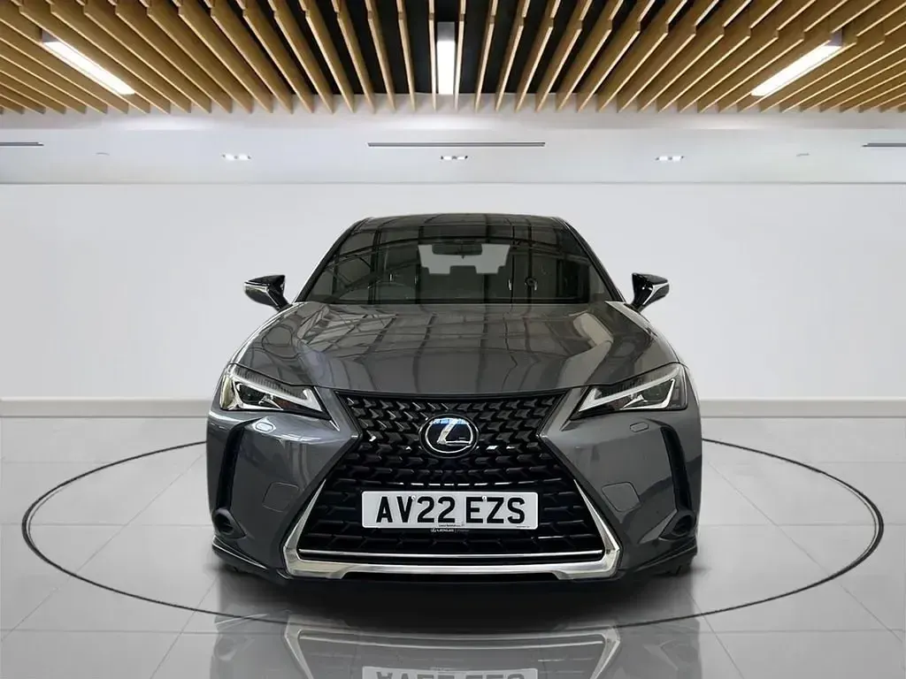 Usado Lexus UX 184 HP (135 kW) 2022 Cinzento SUV