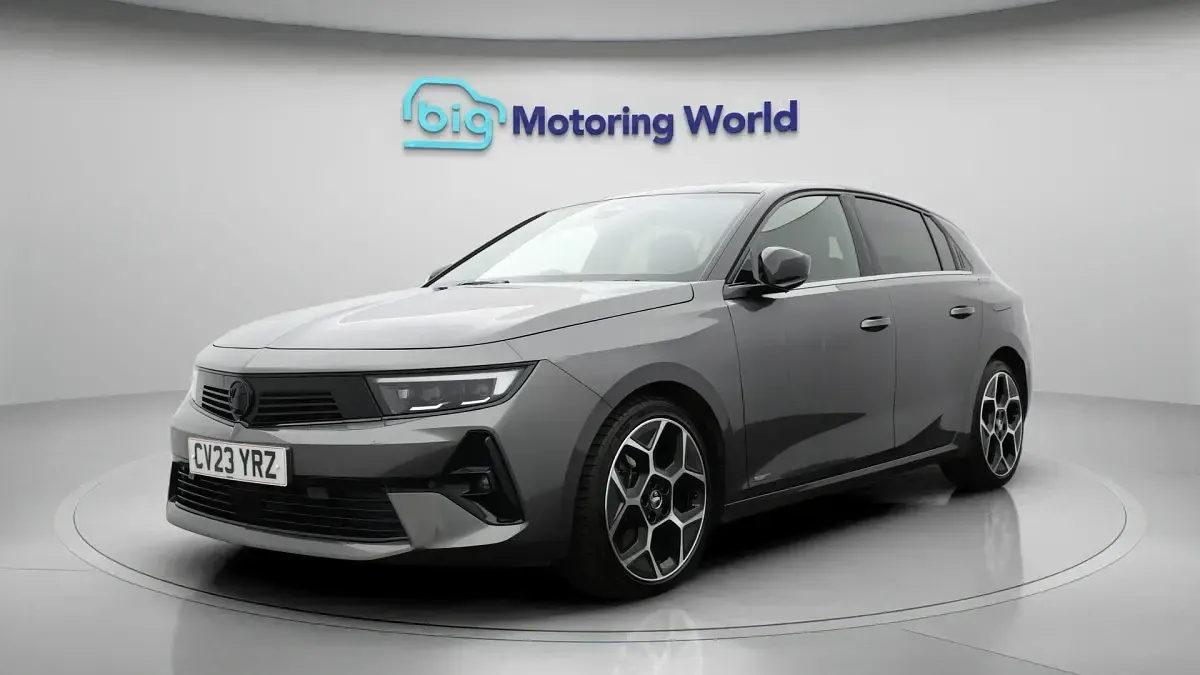 Used Vauxhall Astra Ultimate 180 HP (132 kW) 2023 Grey Hatchback