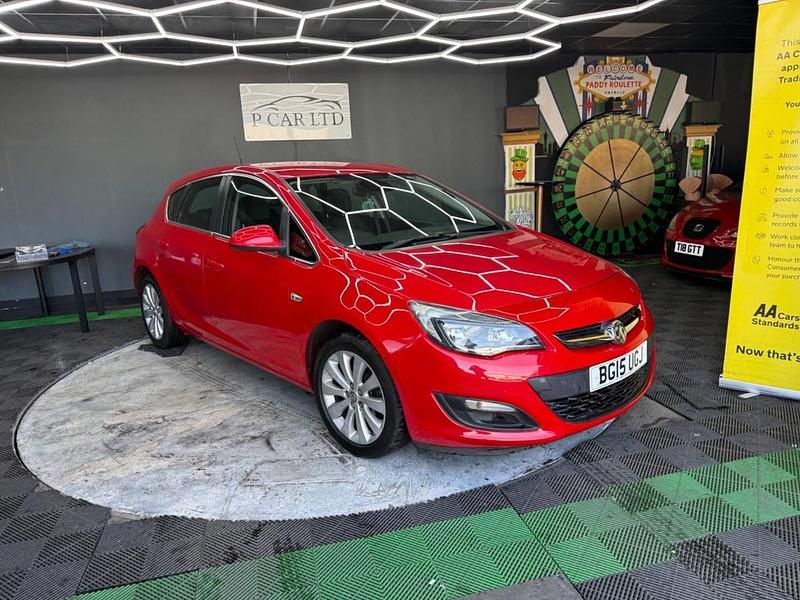 Second-hand Vauxhall Astra Elite 2015 Roșu Hatchback