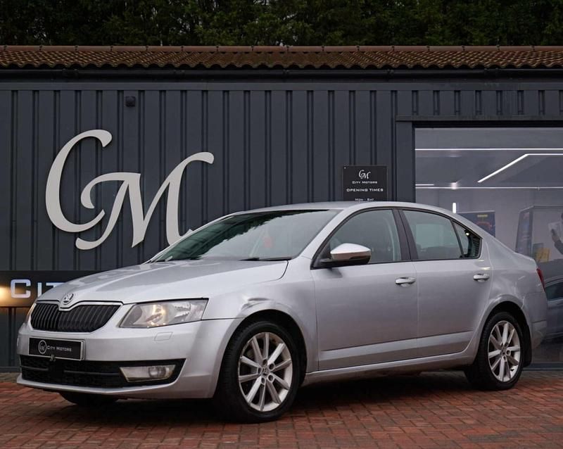Silver Used 2015 Skoda Octavia Elegance Hatchback | £1,490 (Fair price) - Image 1/4