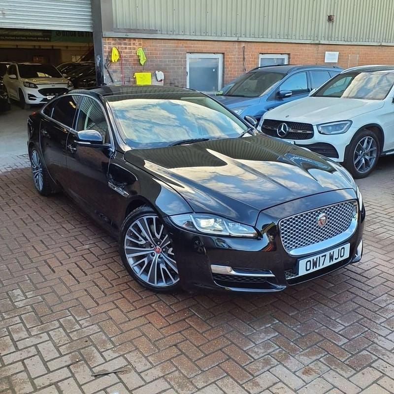 Used Jaguar XJ 302 HP (222 kW) 2017 Black Sedan