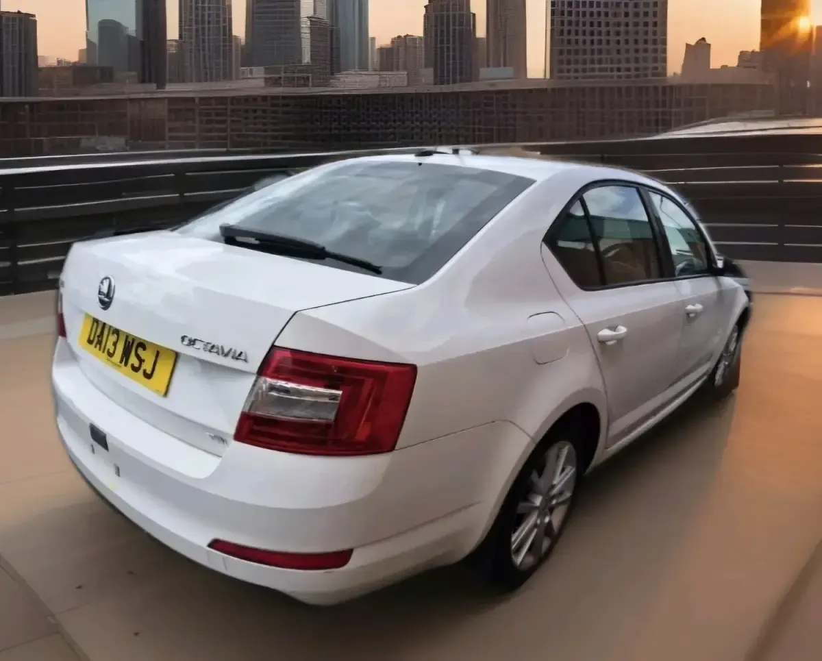 Used Skoda Octavia Elegance 2013 White Hatchback