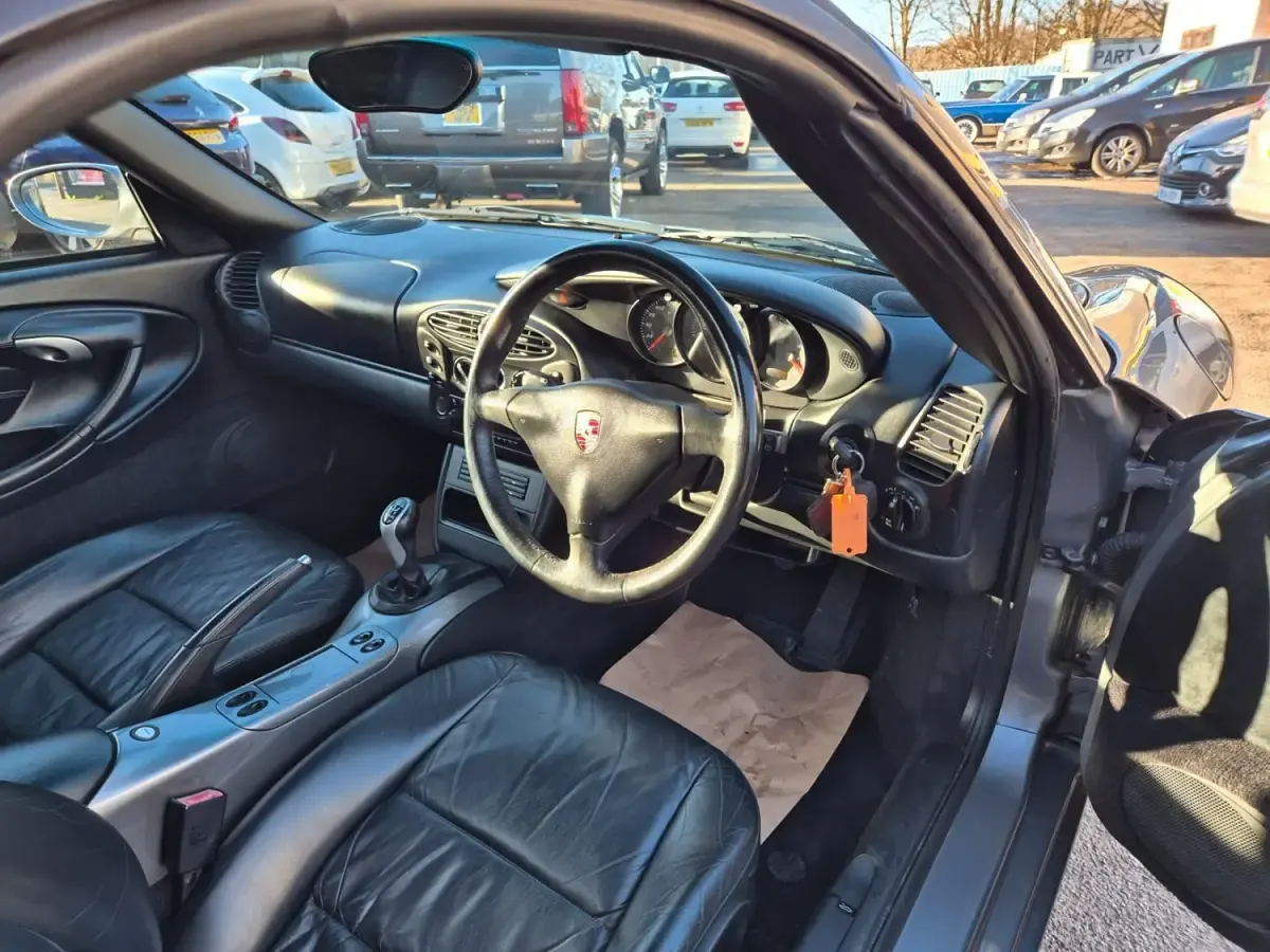 Usado Porsche Boxster 220 HP (161 kW) 2002 Cinzento Cabrios